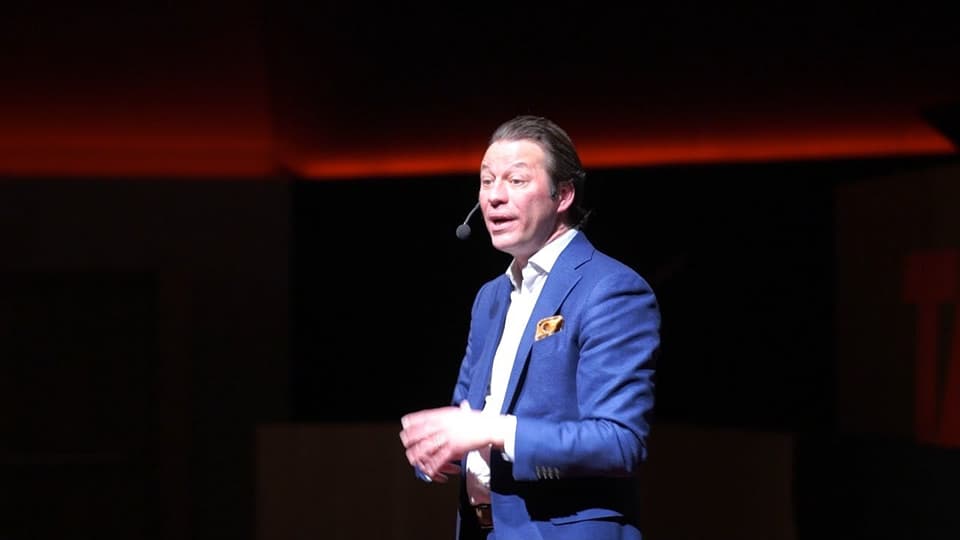 从偏见走向理解的旅程